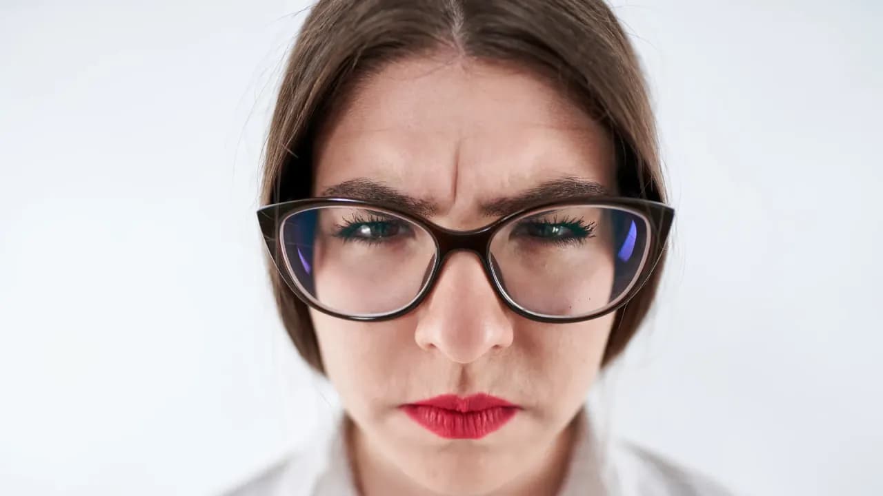 Jak pozbyć się lwiej zmarszczki bez botoksu - skuteczne metody i porady