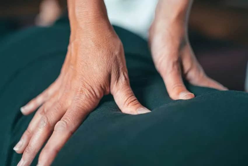 Jak wykonywać masaż – proste techniki dla relaksu i ulgi w bólu