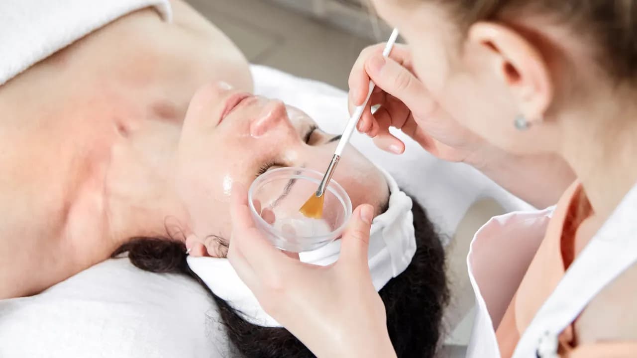 Kwas fitowy dla jakiej cery? Sprawdź, jak działa na Twoją skórę