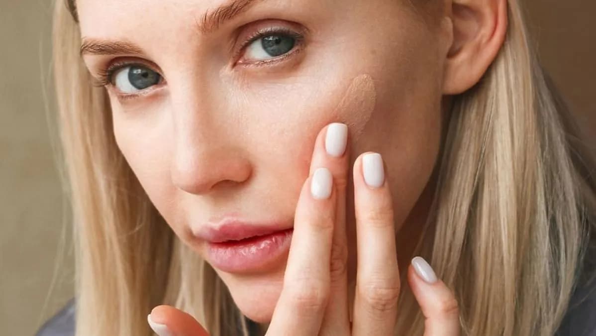 Jaki podkład do suchej cery? Odkryj nawilżające sekrety pięknej skóry